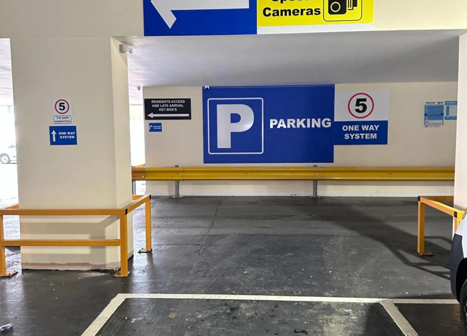 Maze Apartments And Rooms Free Parking キングストン・アポン・ハル